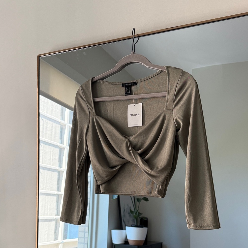 🔴 $15 SALE - Forever 21 Khaki Twist-Front Blouse